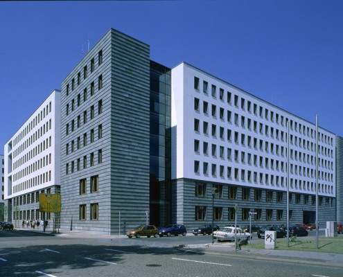 Ministerialgebäude am Carolaplatz Dresden - Ansicht Straße